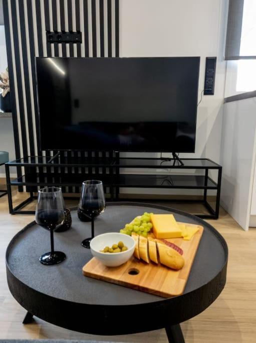 Begonia - 5 Min Drive To Port Apartment